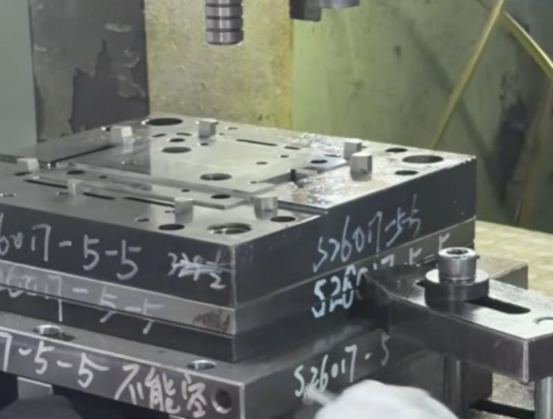 Copertura protettiva per mainframe di computer